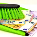 Tabella con i nuovi stipendi minimi e contributi per colf e badanti nel 2023.